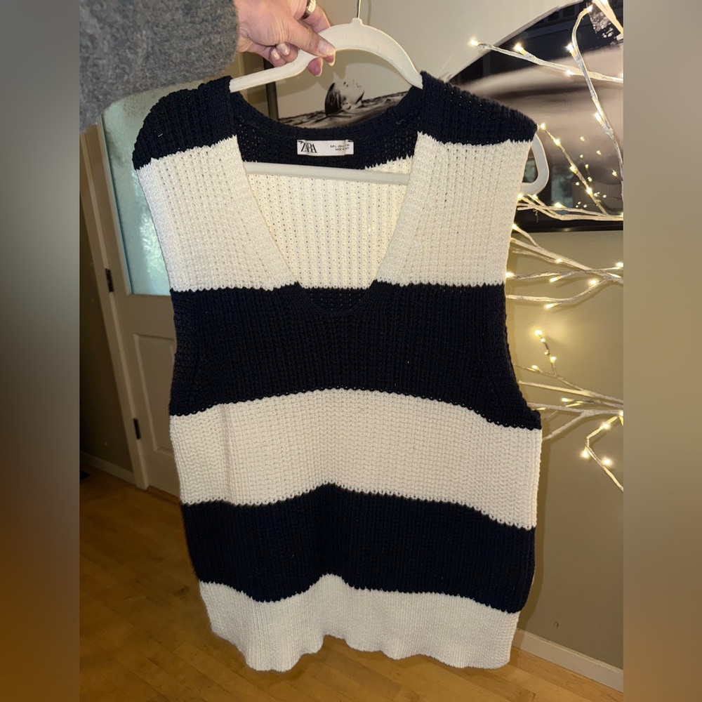 Zara V-Neck Sweater Vest in Black and White
